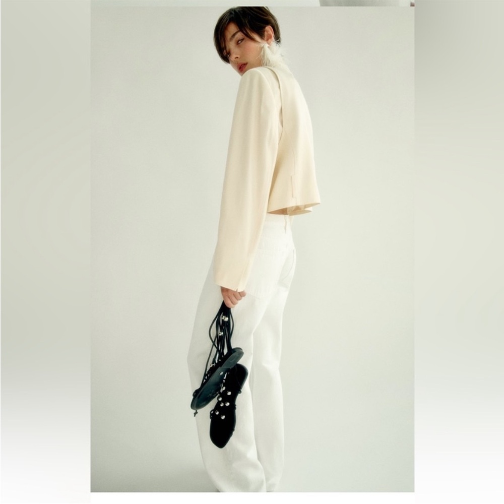 Zara Ivory Cropped Blazer with Wide Lapels - Picture 2 of 8
